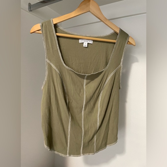 Contour High/Low Tank Top - Picture 4 of 5